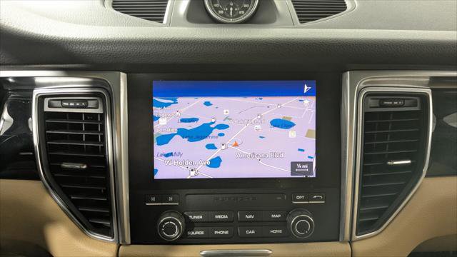 Used 2018 Porsche Macan Sport Edition w/ Driver Memory Package image 31