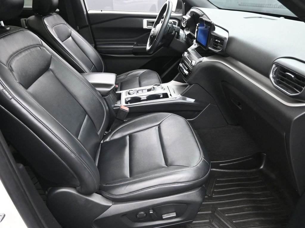 Used 2020 Ford Explorer XLT w/ Equipment Group 202A image 7