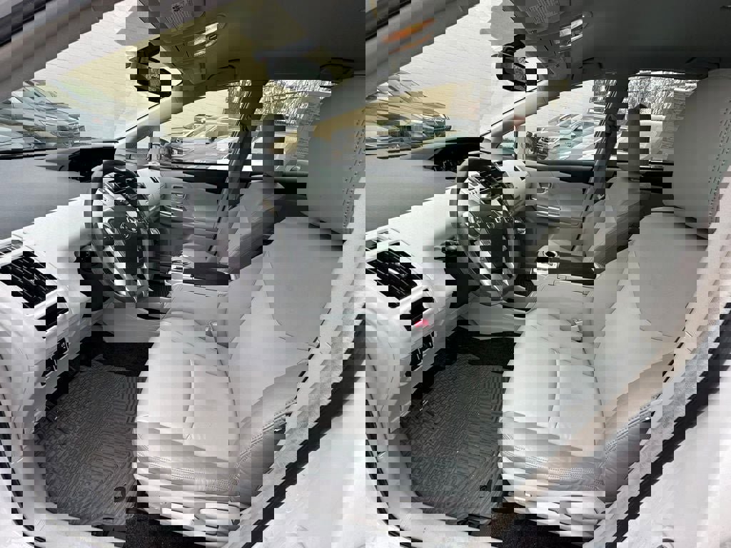 Used 2012 Toyota Prius V Five FWD image 9