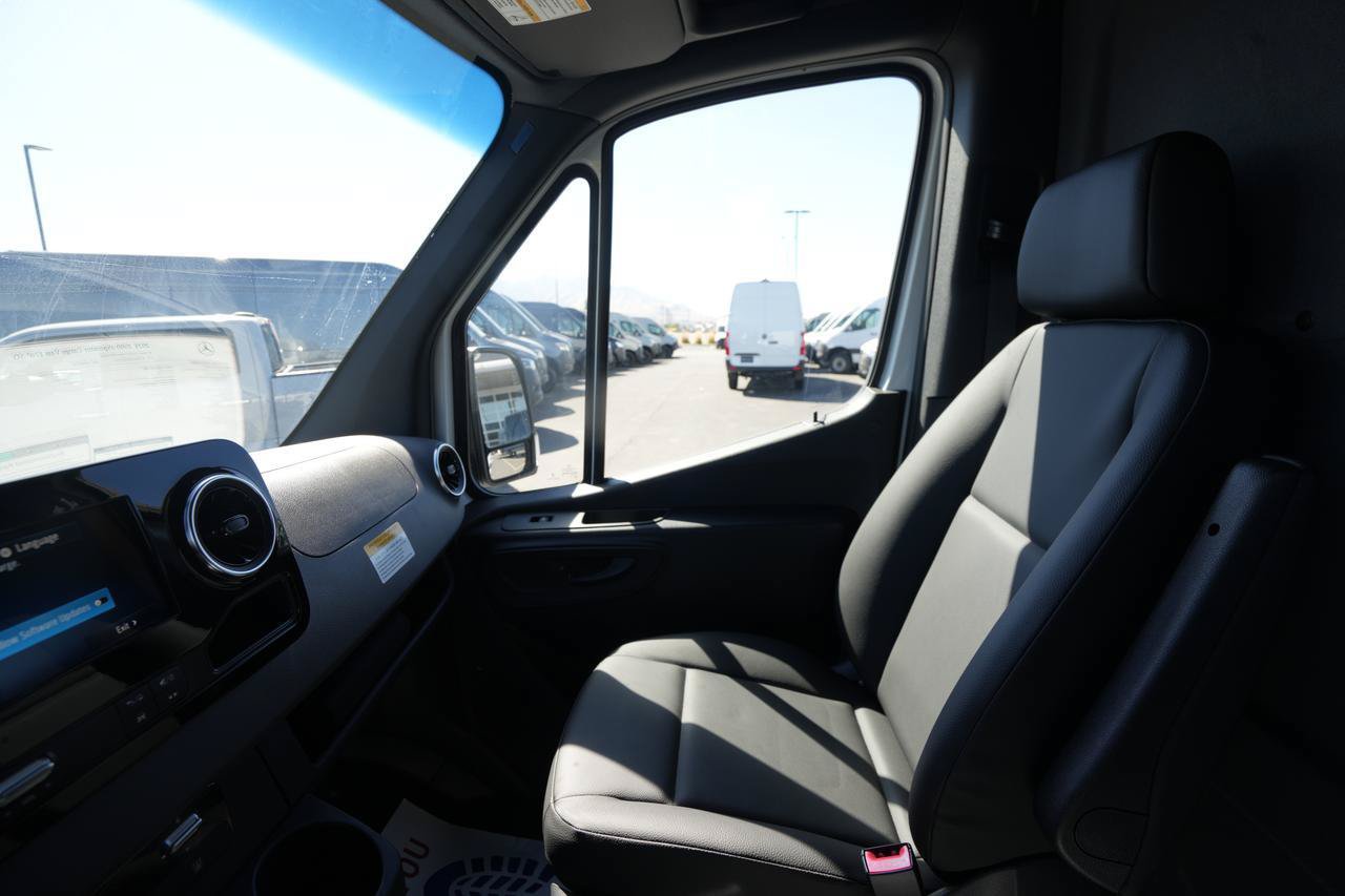New 2025 Mercedes-Benz eSprinter 170 Cargo image 18