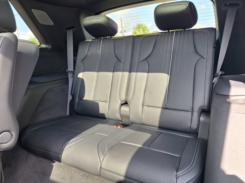 New 2027 Cadillac Vistiq Luxury w/ LPO, Floor Liner Package AWD/4WD image 10