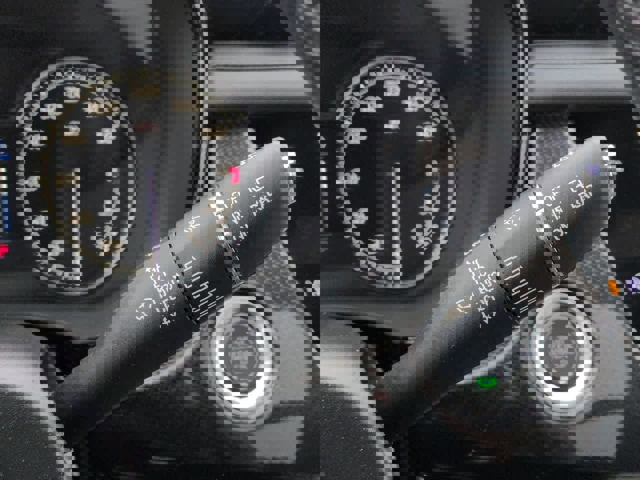 Used 2025 Cadillac XT6 Sport w/ LPO, Floor Liner Package image 27