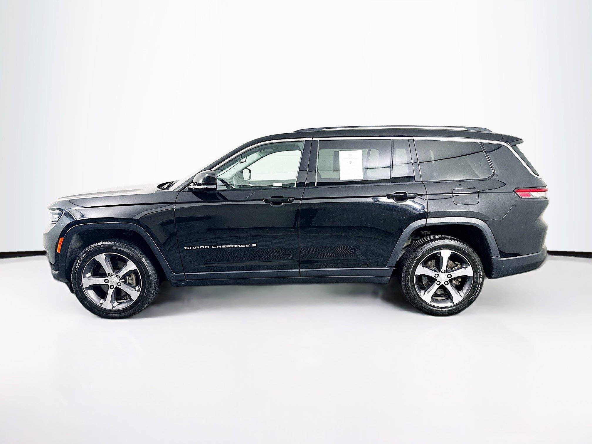 Used 2023 Jeep Grand Cherokee L Limited image 4