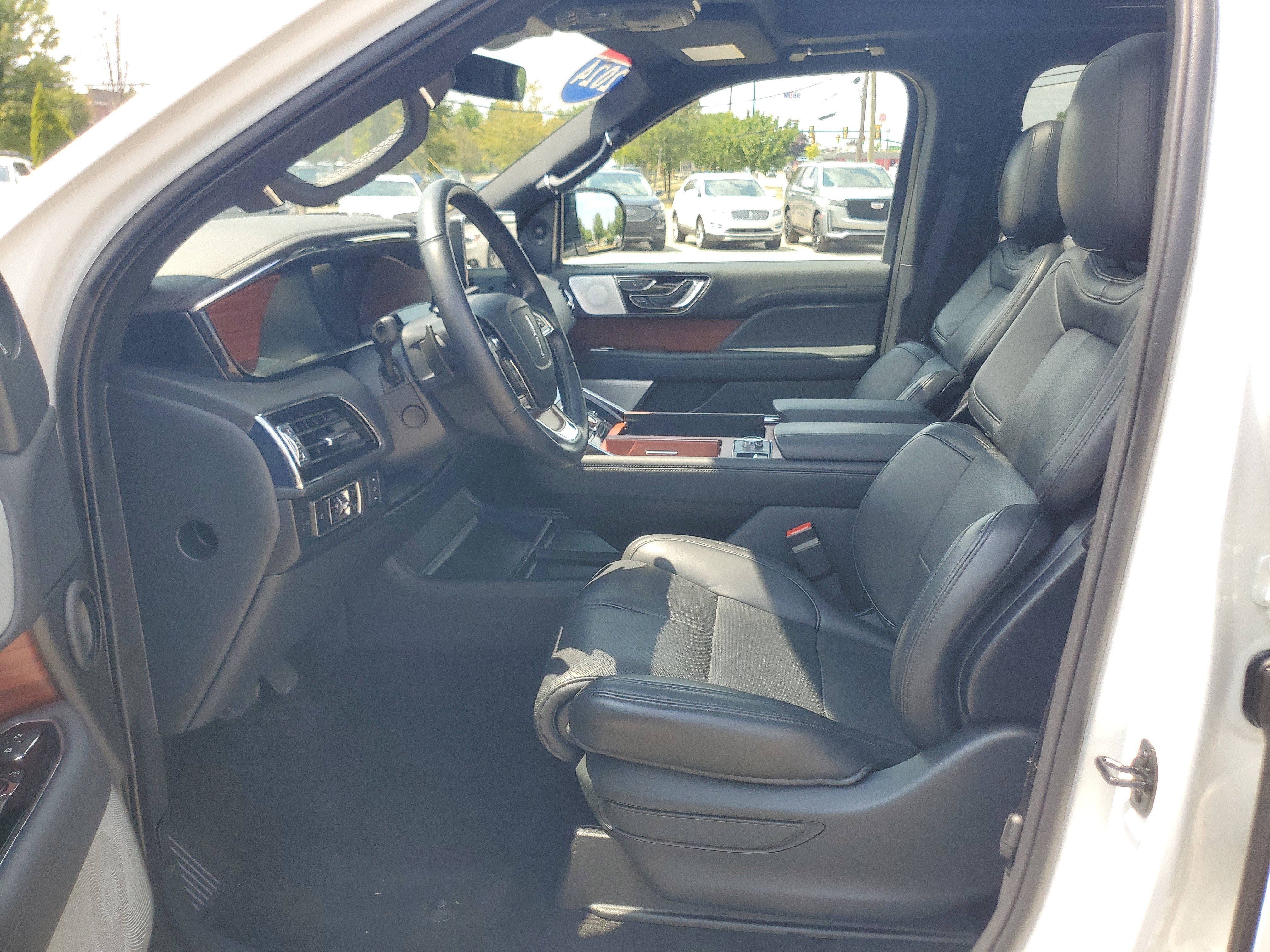 Used 2024 Lincoln Navigator Reserve AWD/4WD image 12