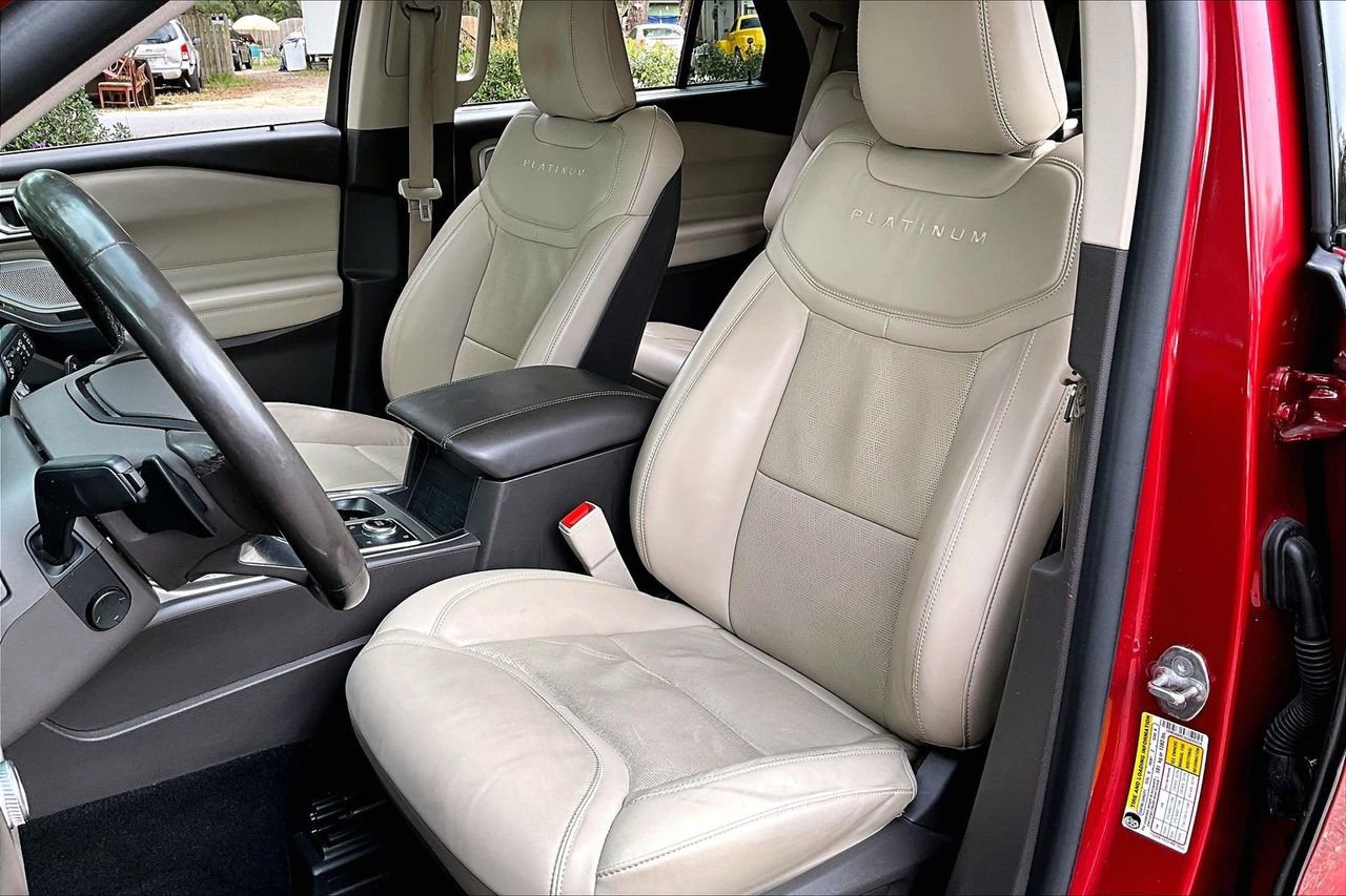 Used 2020 Ford Explorer Platinum w/ Premium Technology Package image 18