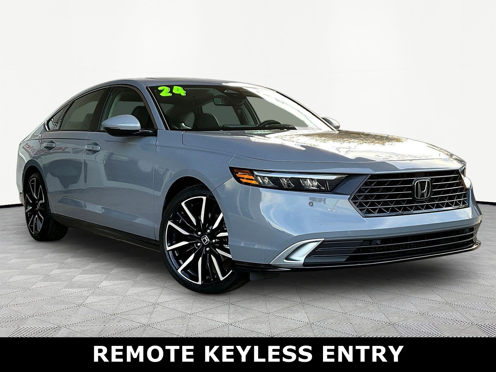 Used 2024 Honda Accord Touring image 3