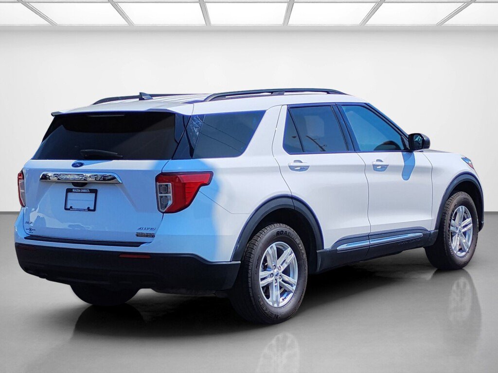 Used 2022 Ford Explorer XLT AWD/4WD image 5