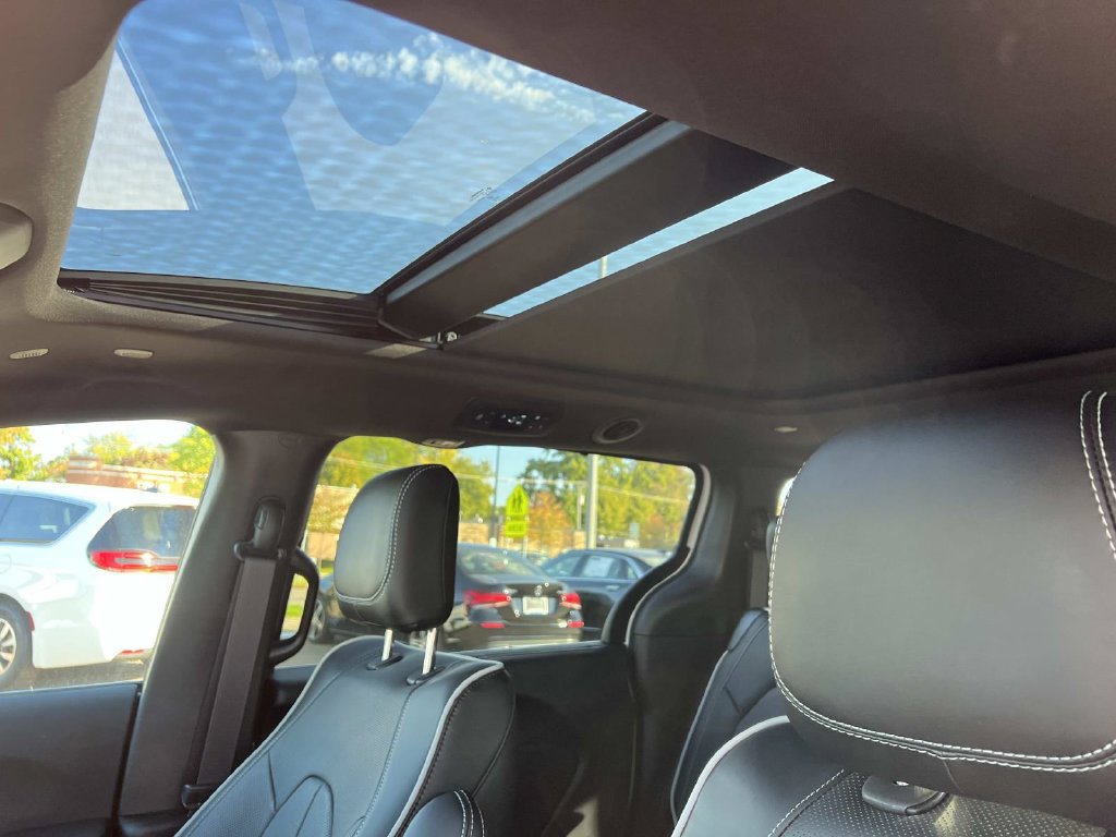 New 2027 Chrysler Pacifica Limited AWD/4WD image 21
