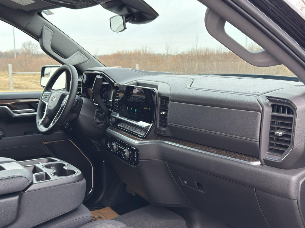 Used 2024 Chevrolet Silverado 1500 LT image 28