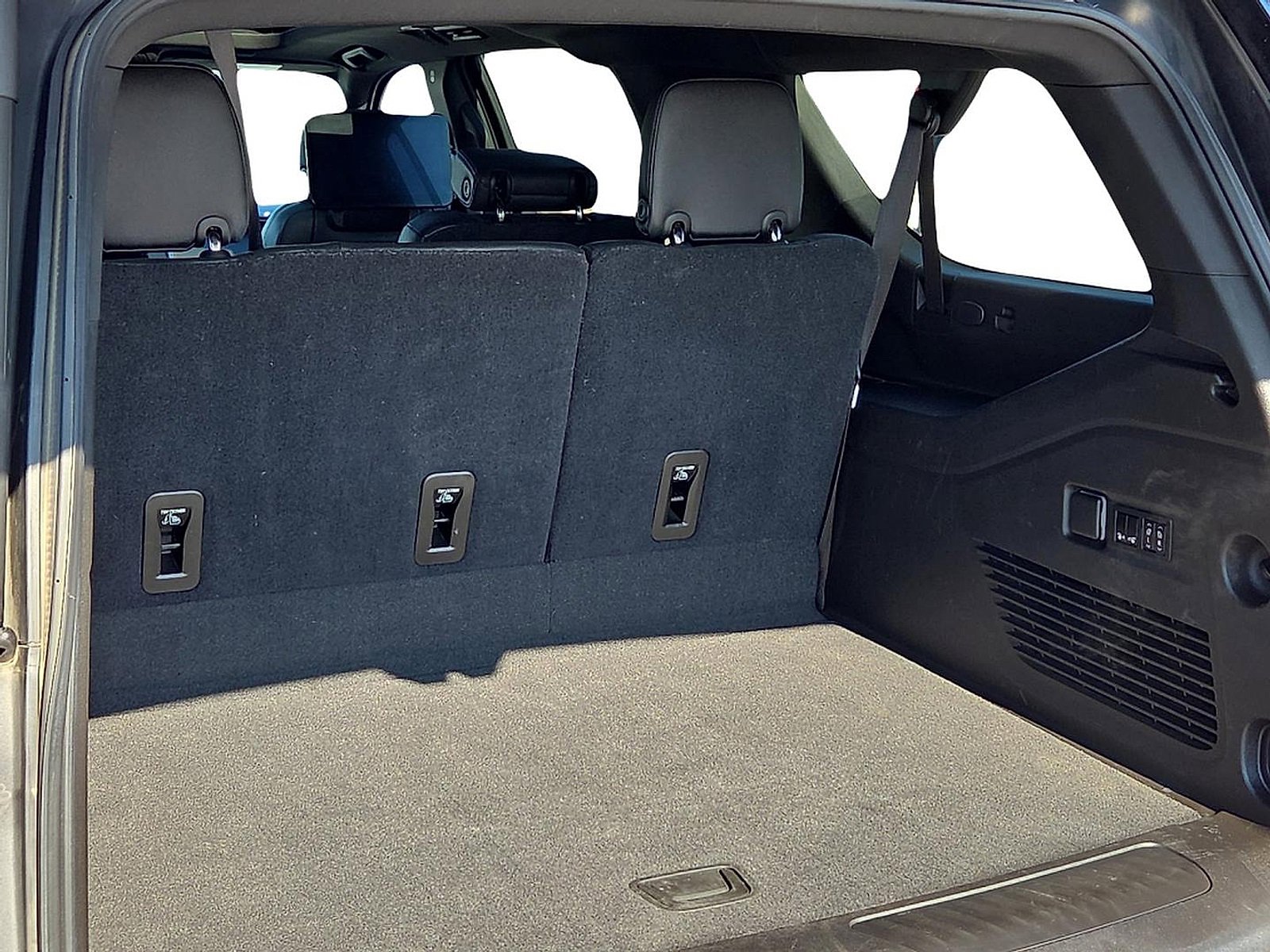 Used 2021 Chevrolet Suburban LT w/ LT Signature Package image 8