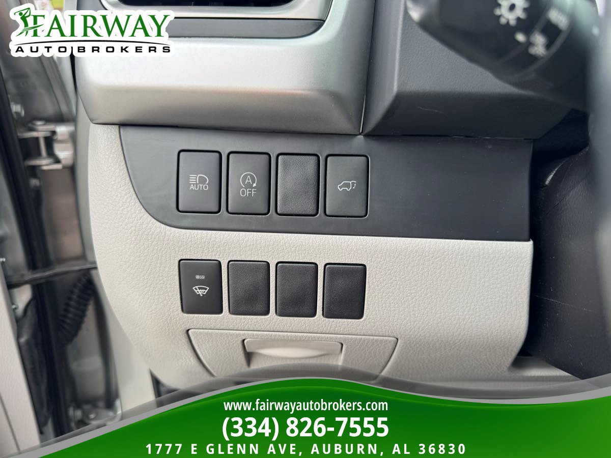 Used 2019 Toyota Highlander XLE FWD image 18