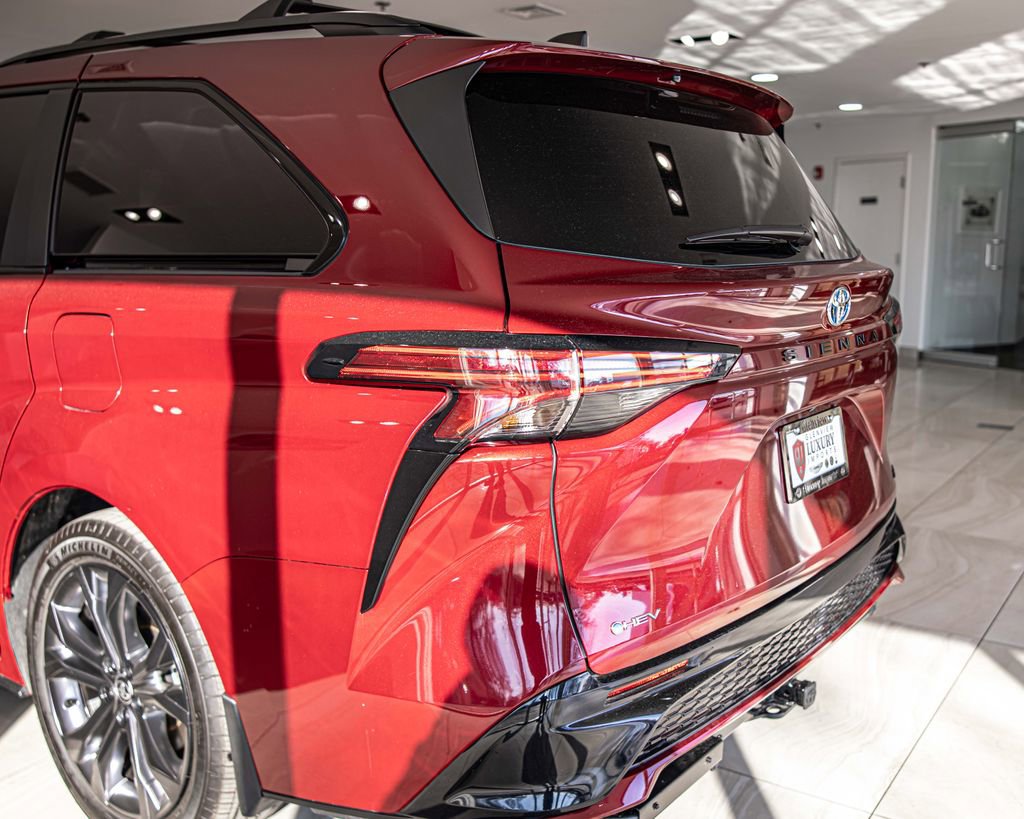Used 2025 Toyota Sienna XSE image 15
