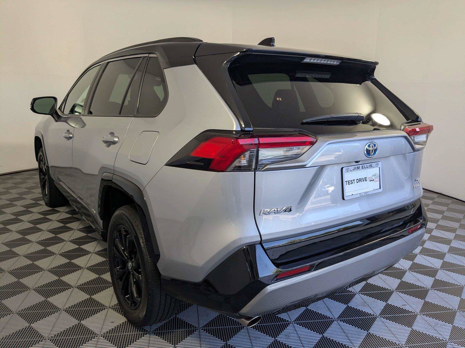 Used 2023 Toyota RAV4 XSE AWD/4WD image 8