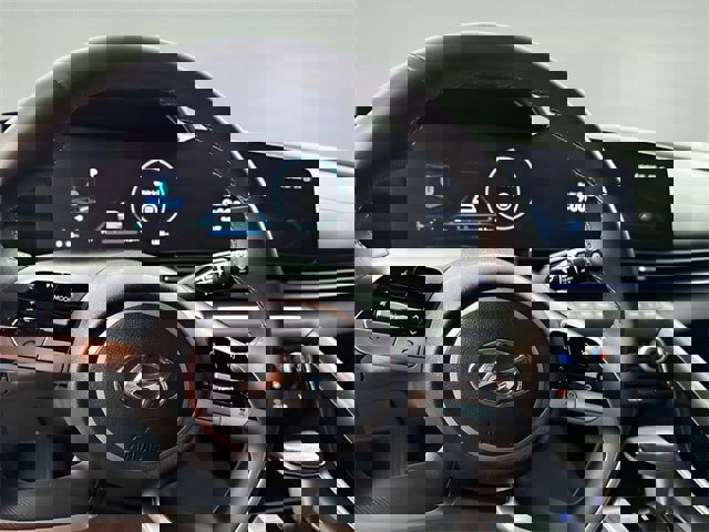 Used 2023 Hyundai Elantra Limited image 18