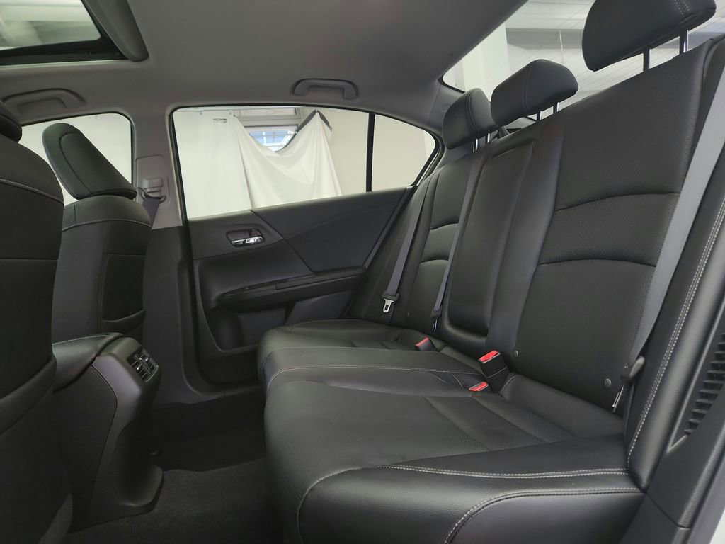 Used 2017 Honda Accord Touring image 21