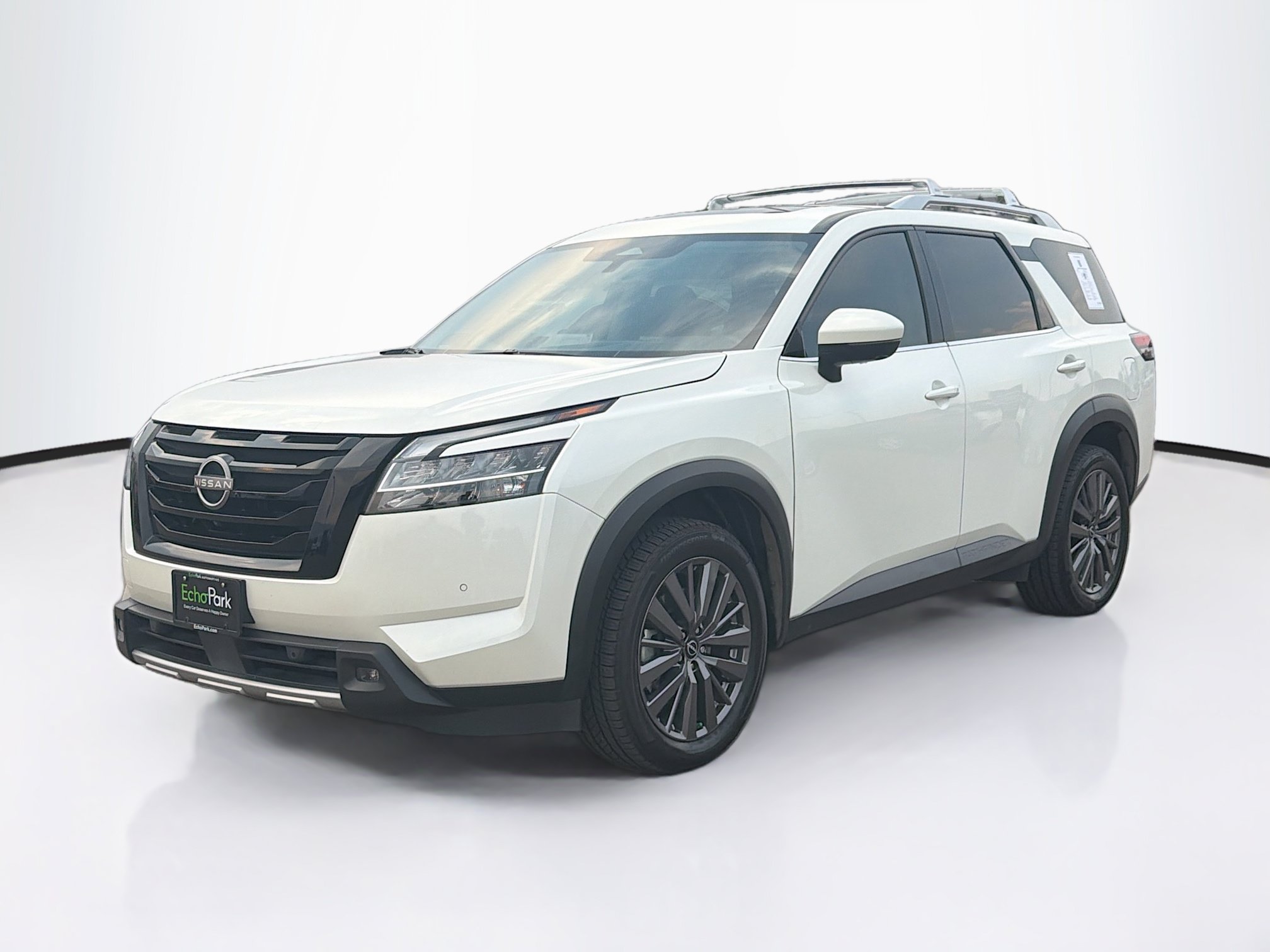 Used 2023 Nissan Pathfinder SL w/ SL Premium Package AWD/4WD image 3