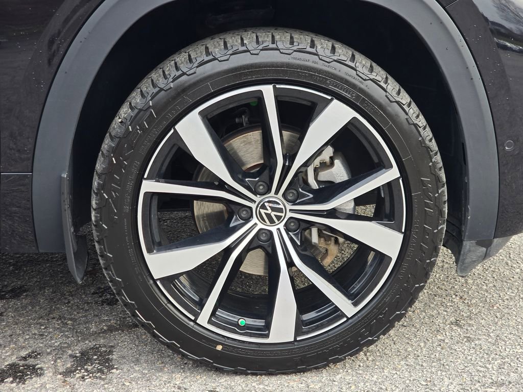 Used 2024 Volkswagen Atlas SEL Premium R-Line image 25