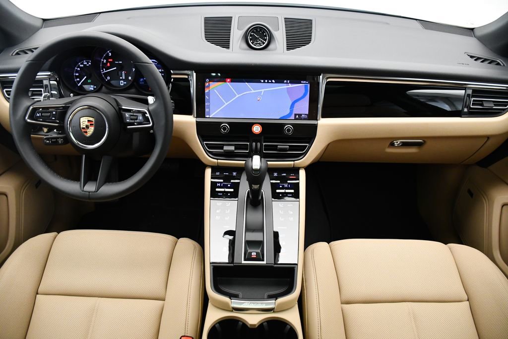 Certified 2025 Porsche Macan image 23