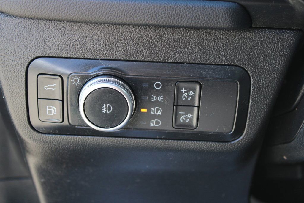 Used 2020 Ford Escape Titanium image 12