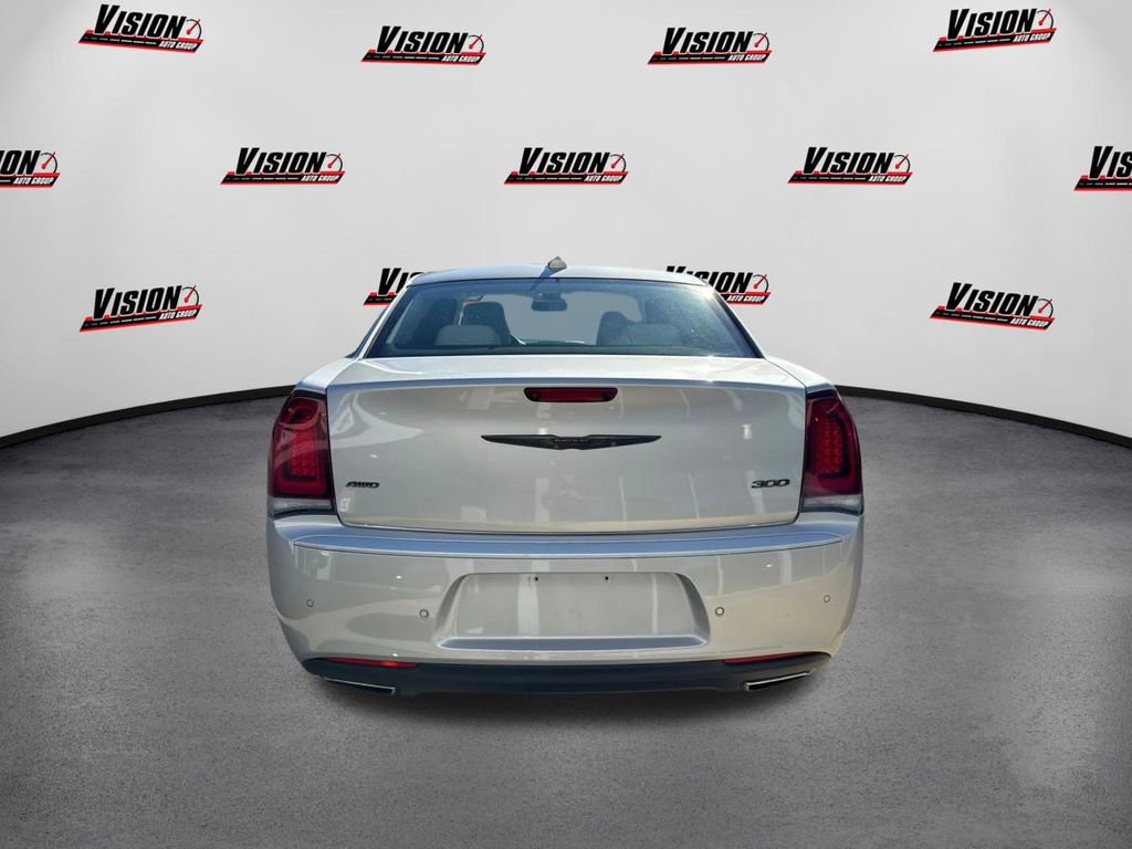 Used 2022 Chrysler 300 Touring L image 6