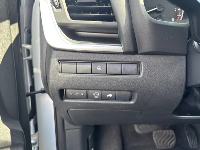 Used 2024 Nissan Rogue SV AWD/4WD image 16
