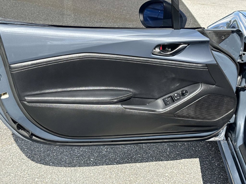 Used 2021 MAZDA MX-5 Miata RF Grand Touring RWD image 12