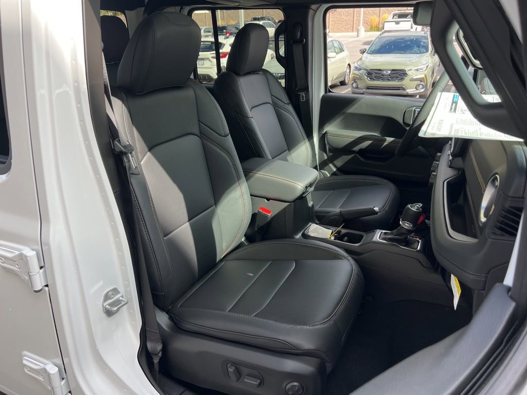 New 2025 Jeep Gladiator High Tide image 21