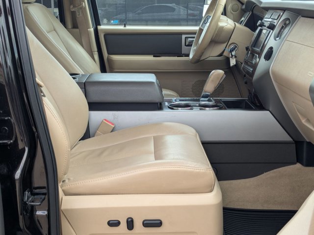 Used 2013 Ford Expedition XLT image 23