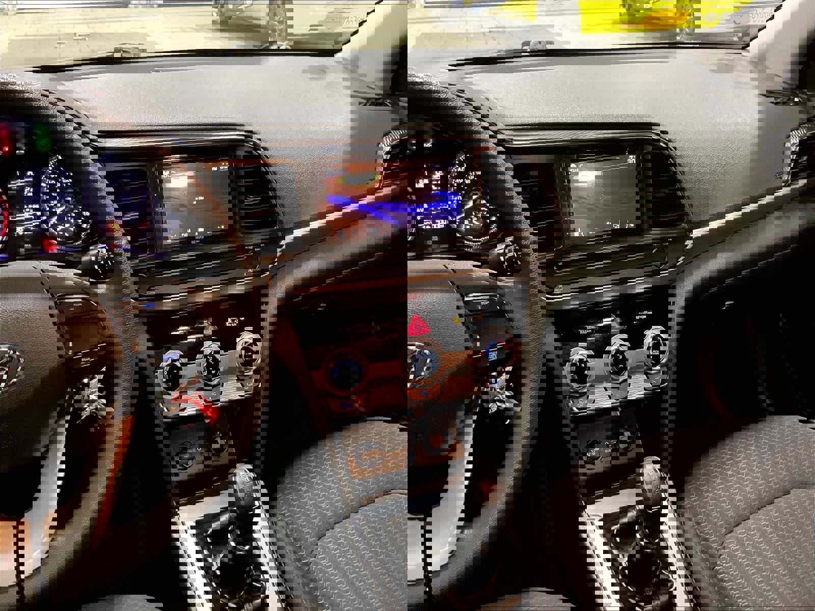 Used 2019 Hyundai Elantra SE w/ Cargo Package image 18