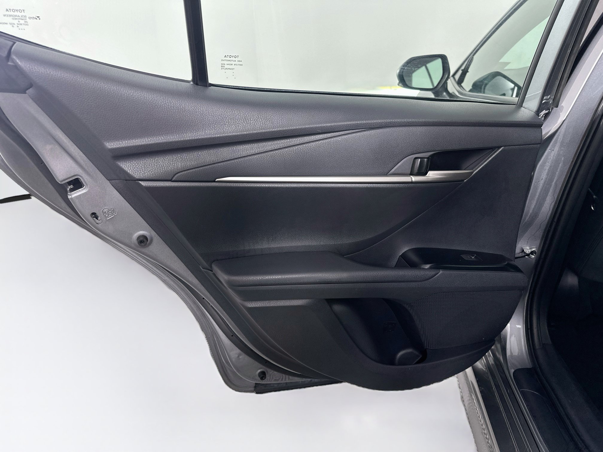 Used 2025 Toyota Camry SE FWD image 26