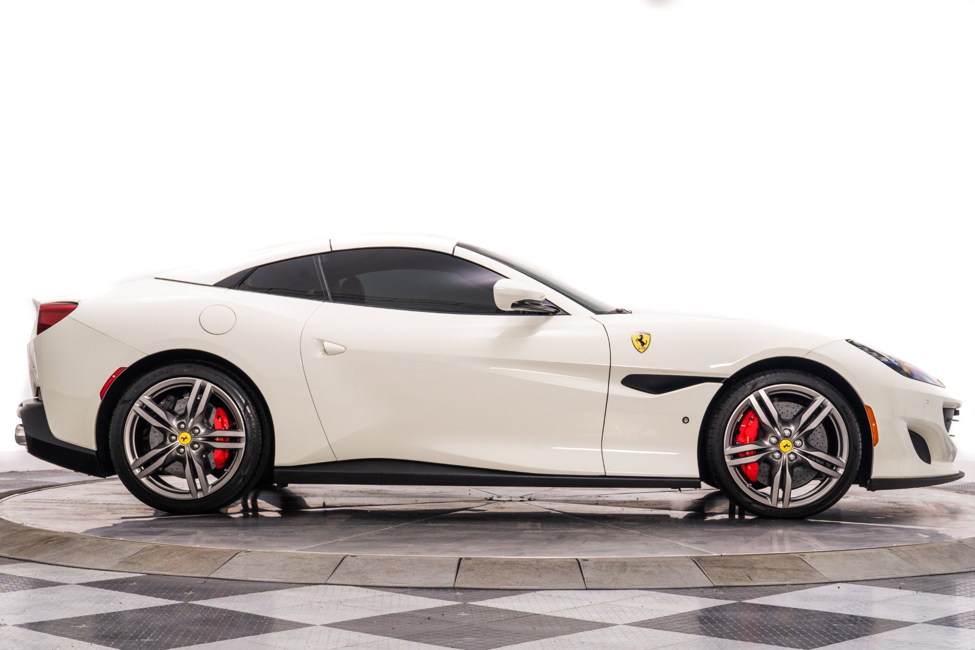 Used 2020 Ferrari Portofino image 18