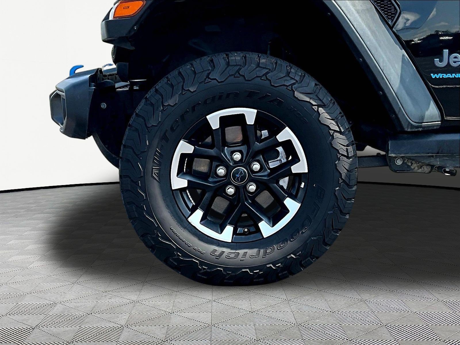 Used 2025 Jeep Wrangler Unlimited Rubicon 4xe w/ Convenience Group AWD/4WD image 34