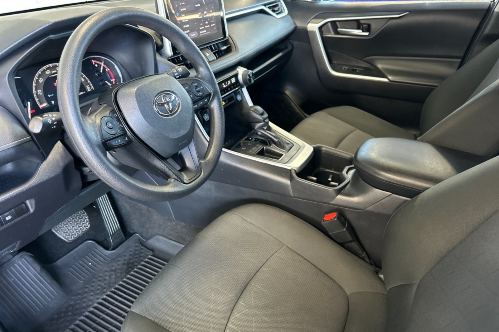 Certified 2025 Toyota RAV4 XLE FWD image 9