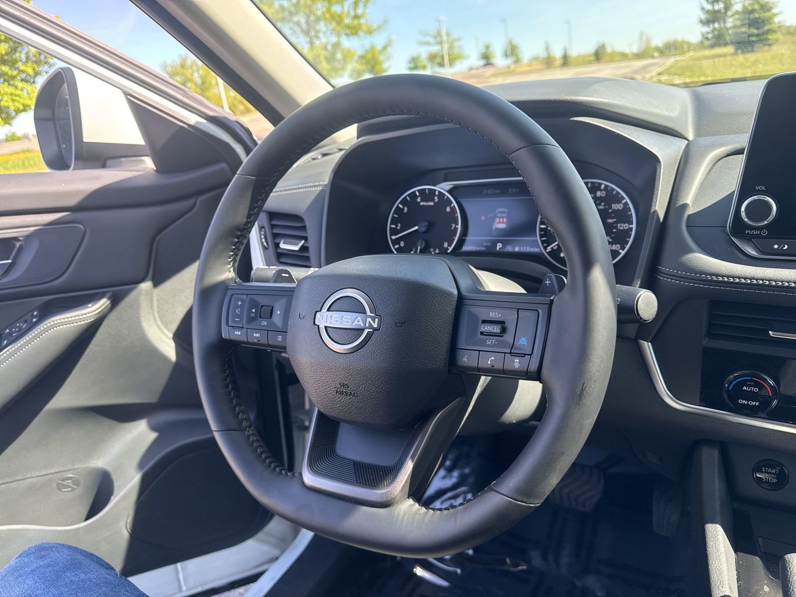 Certified 2025 Nissan Rogue SV AWD/4WD image 23