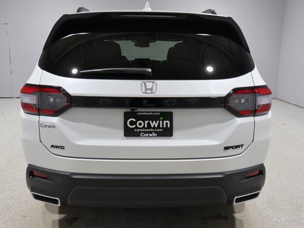 Used 2023 Honda Pilot Sport image 3