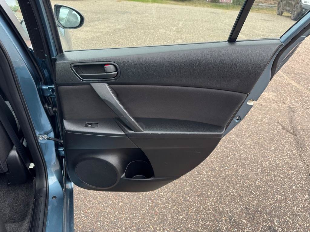 Used 2011 MAZDA MAZDA3 i Sport FWD image 22