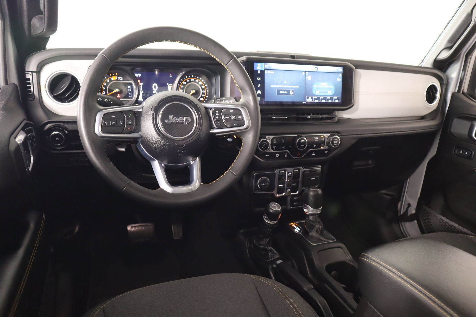 Used 2024 Jeep Wrangler Sahara AWD/4WD video 2