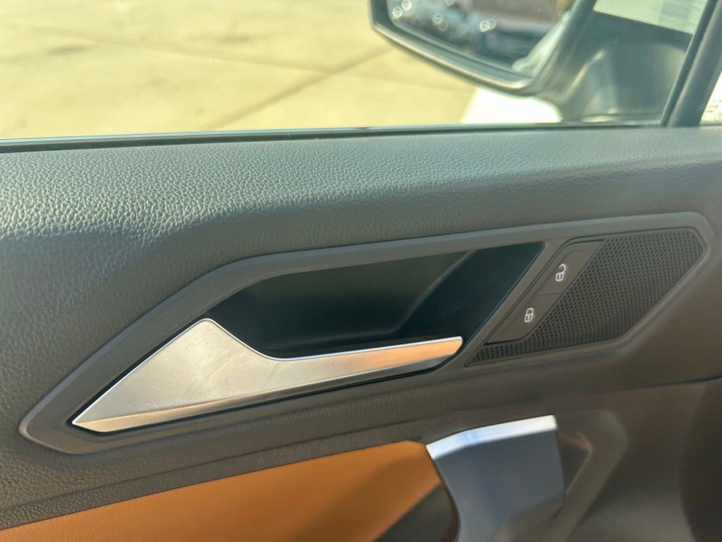 Used 2019 Volkswagen Tiguan SE w/ Panoramic Sunroof Package image 49