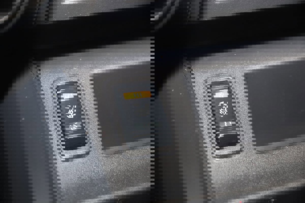 Used 2019 Nissan Titan SV w/ SV Convenience Package image 8