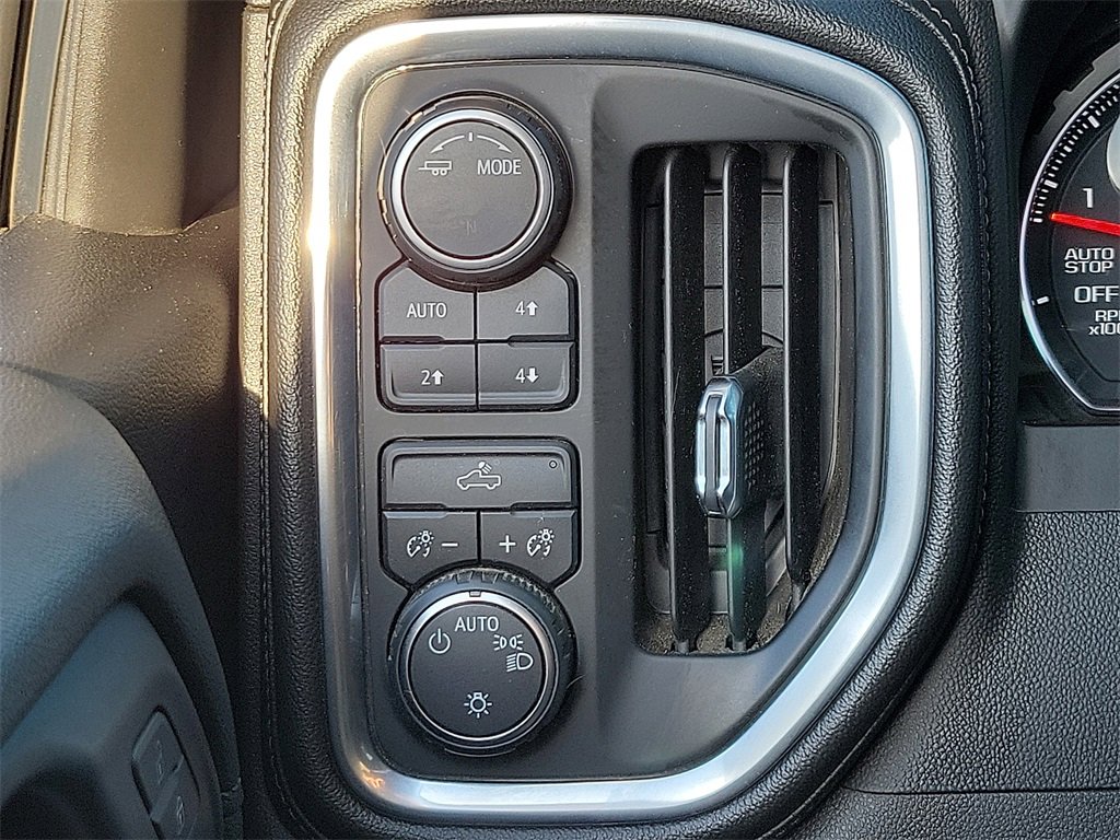 Used 2020 Chevrolet Silverado 1500 LT w/ Texas Edition image 14