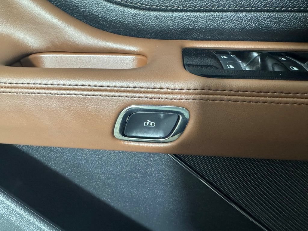 Certified 2025 Lincoln Aviator Reserve w/ Jet Appearance Package AWD/4WD image 39