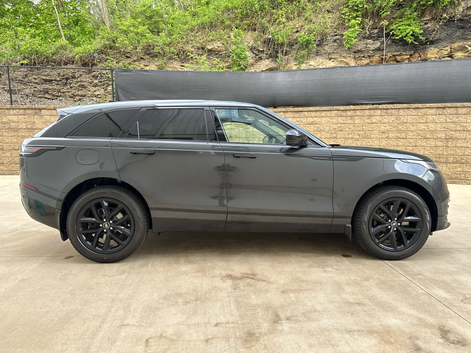 New 2026 Land Rover Range Rover Velar Dynamic SE image 7