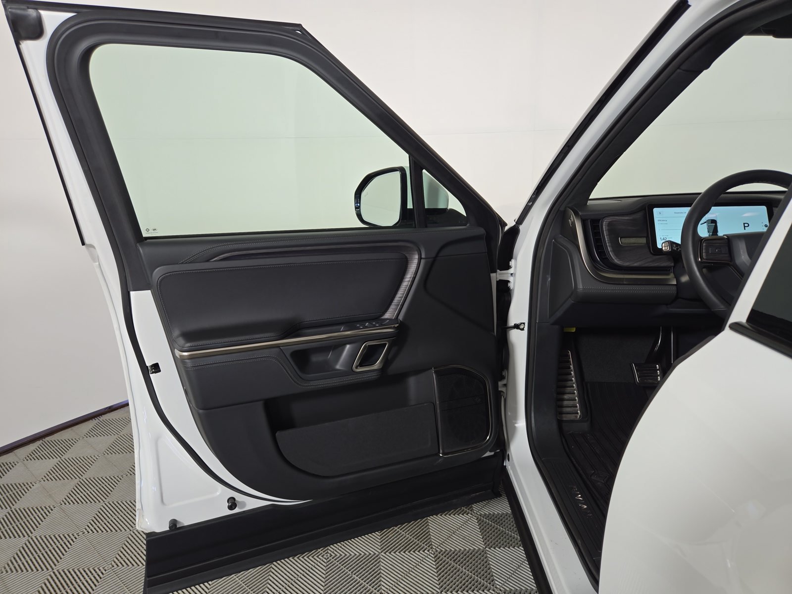 Used 2023 Rivian R1S Launch Edition Quad AWD/4WD image 16