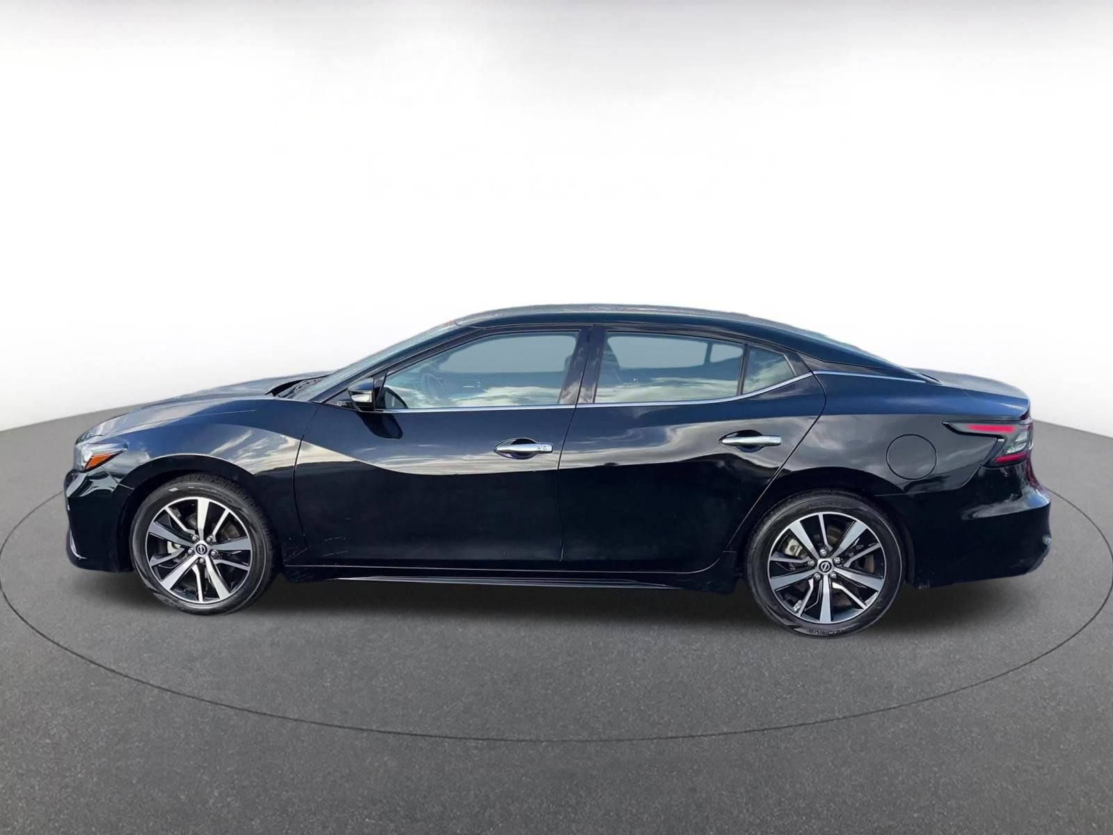 Used 2023 Nissan Maxima SV w/ Floor Mat Group image 9