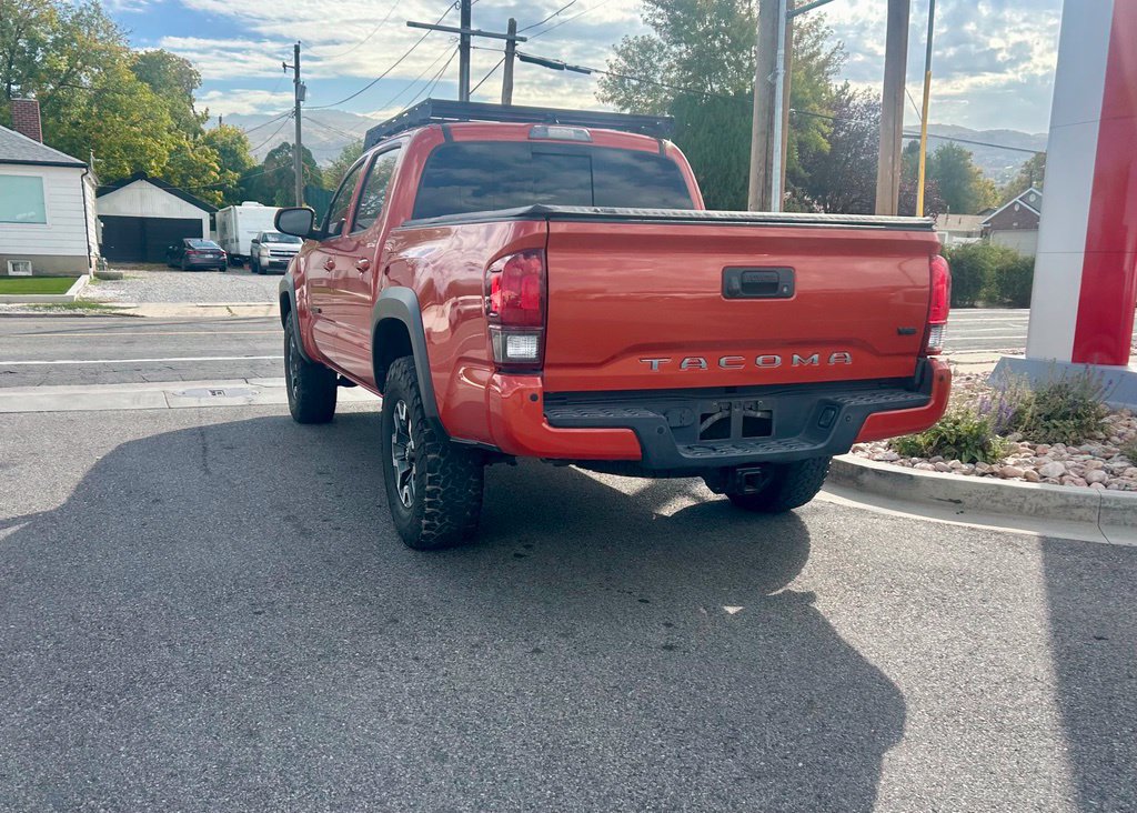 Used 2018 Toyota Tacoma TRD Off-Road AWD/4WD image 6