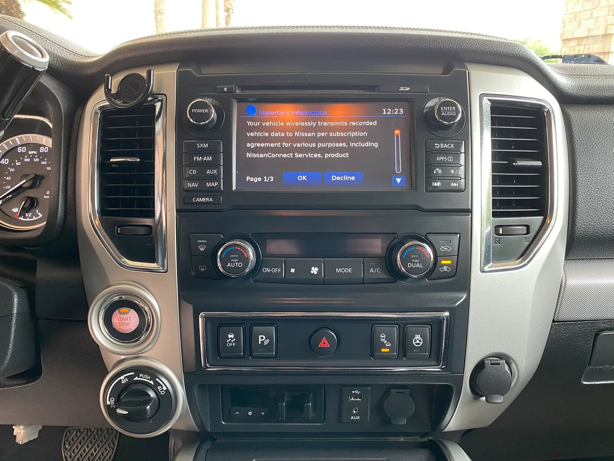 Used 2018 Nissan Titan PRO-4X w/ Pro-4x Convenience Package AWD/4WD image 24