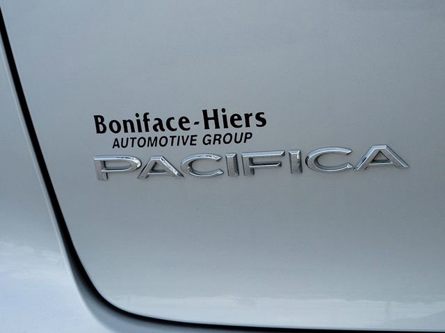 Used 2024 Chrysler Pacifica Touring-L image 9