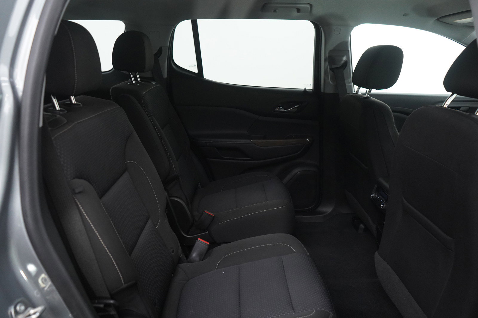 Used 2023 GMC Acadia SLE image 13