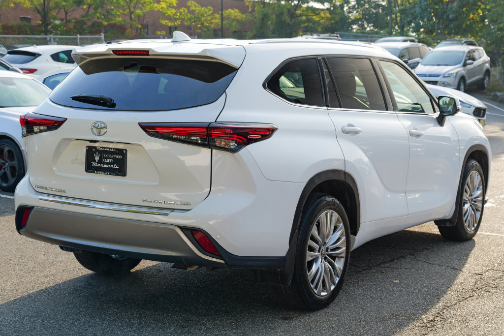 Used 2024 Toyota Highlander Platinum AWD/4WD image 7