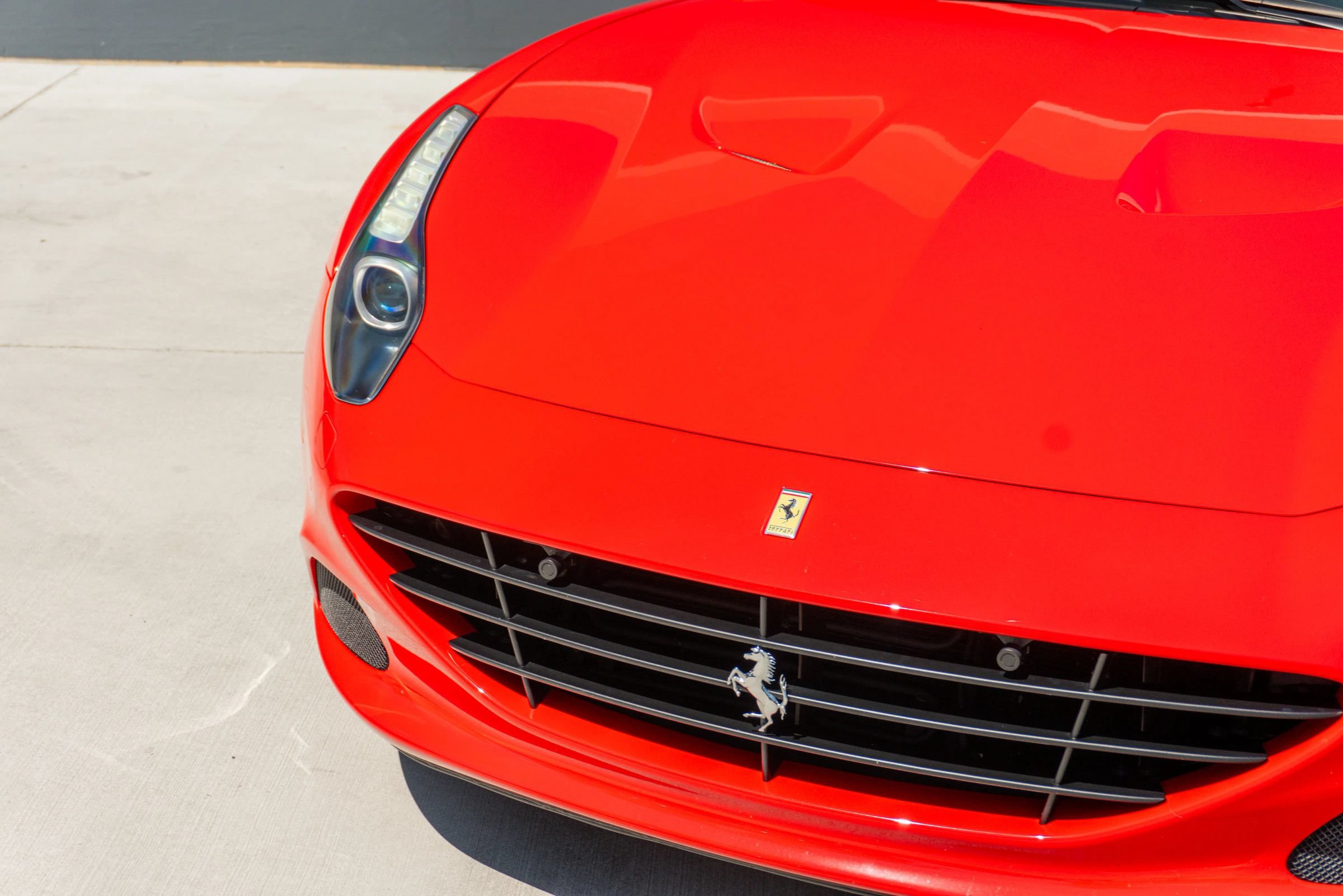 Used 2017 Ferrari California T RWD image 22